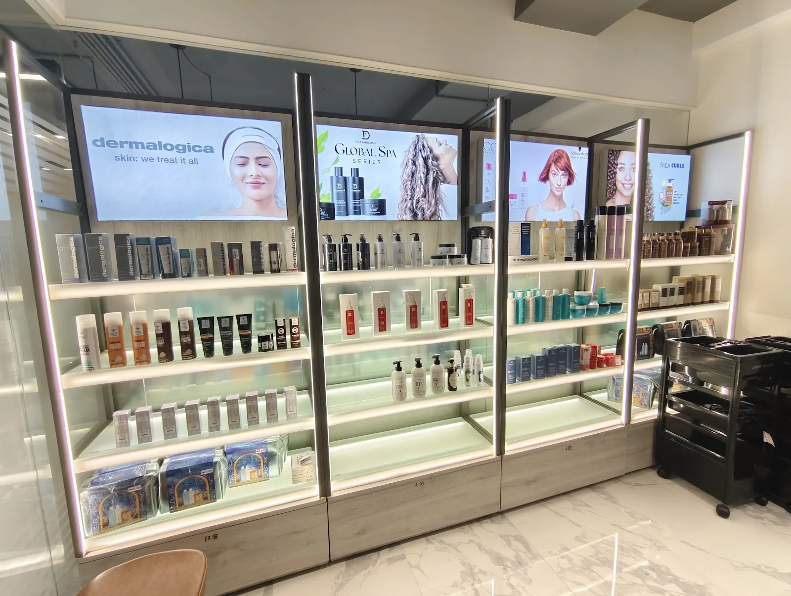 Lakme Salon For Him and Her in Auckland Road,Kolkata