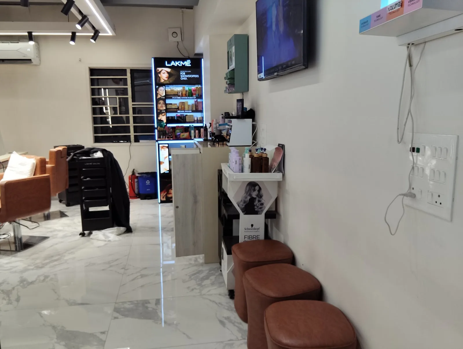 Lakme Salon For Him and Her in Auckland Road,Kolkata