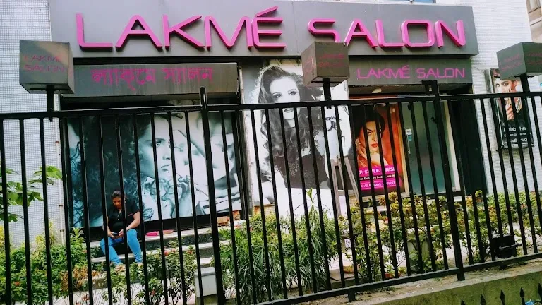Lakme Salon For Him and Her in Auckland Road,Kolkata