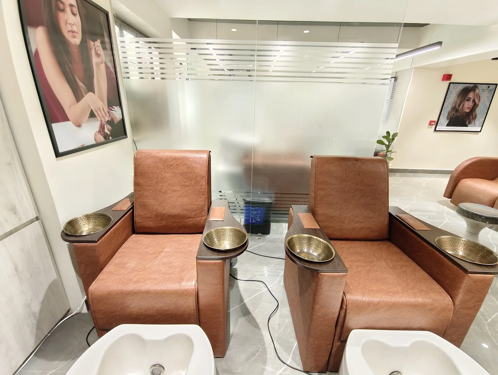 Lakme Salon For Him and Her in Auckland Road,Kolkata