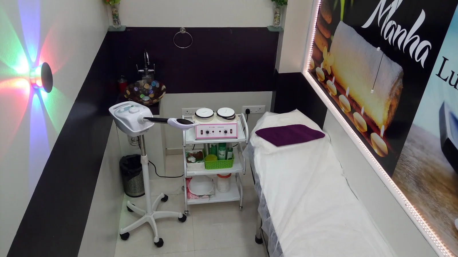 Manha Beauty Salon & Academy