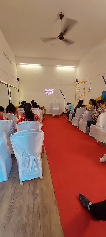 RISING FAME STUDIO