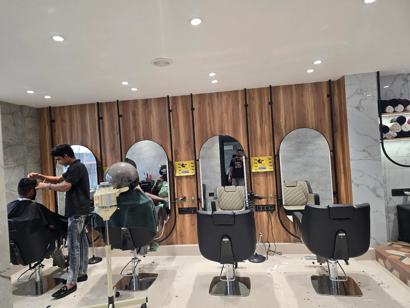 Merlyn Family Salon