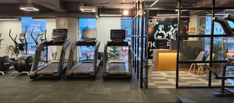 THE MASTER FITNESS CLUB