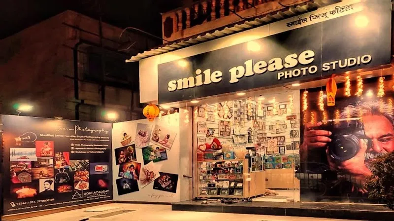 smile please Photo Studio