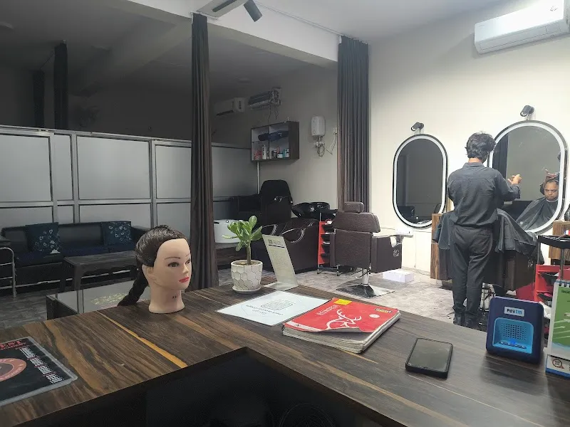 Advance Looks Unisex Salon & Academy