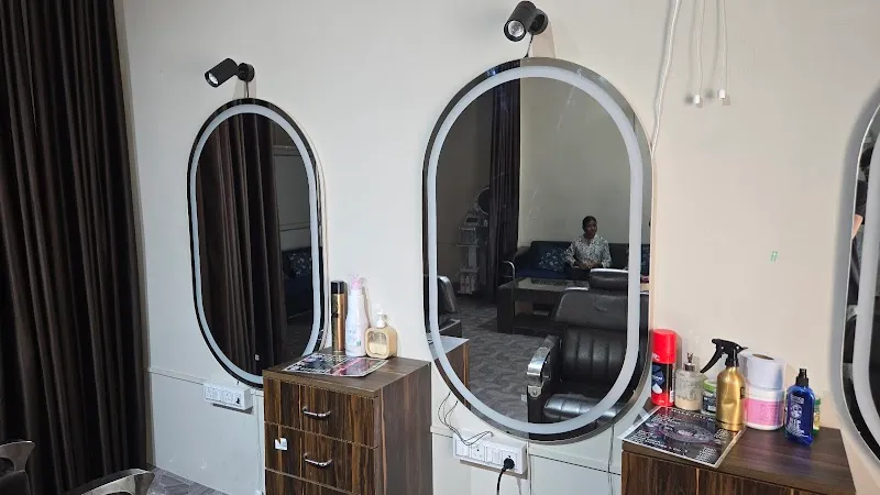 Advance Looks Unisex Salon & Academy