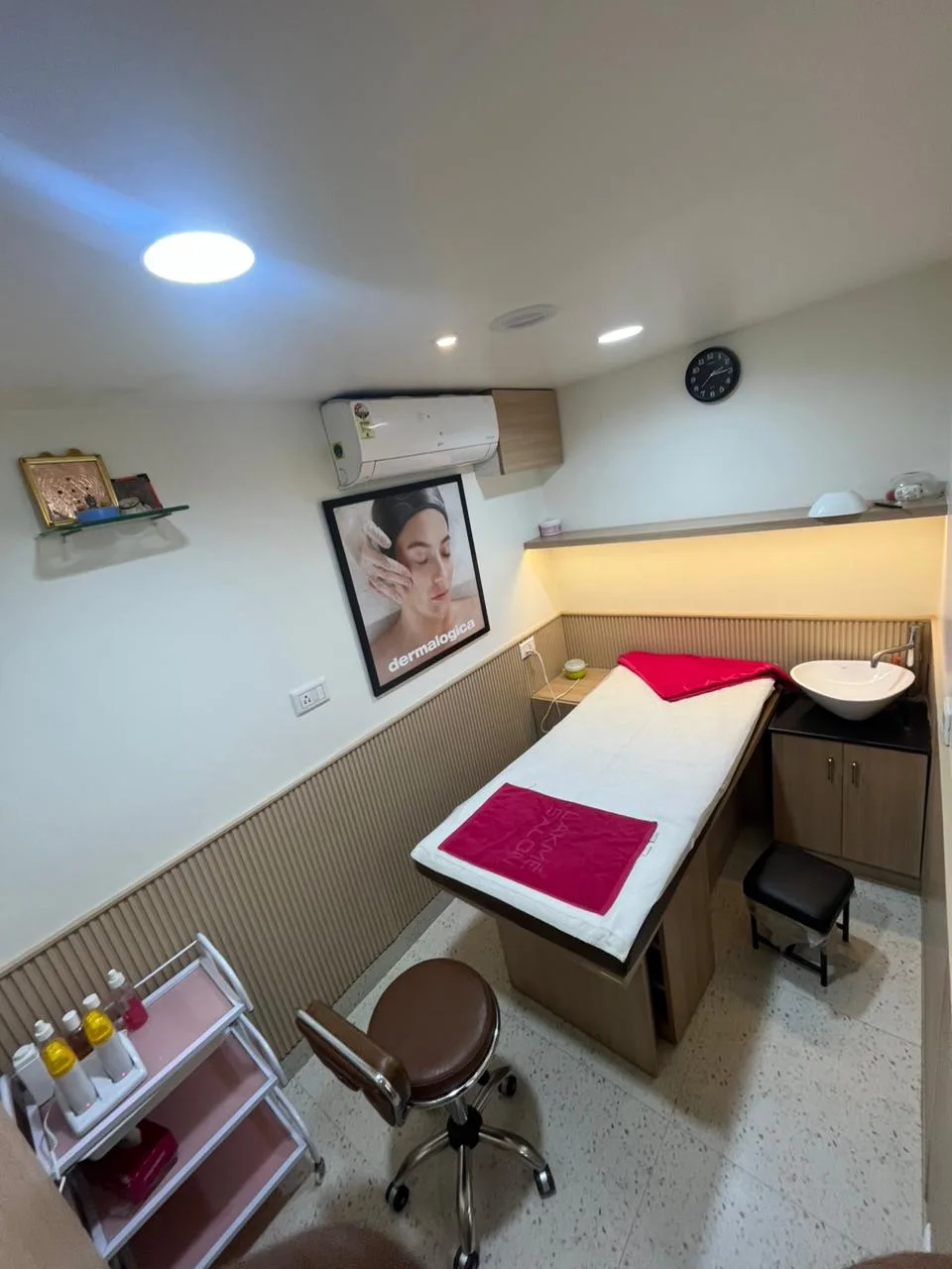 Lakme Salon in RT Nagar, HMT Layout,Bengaluru