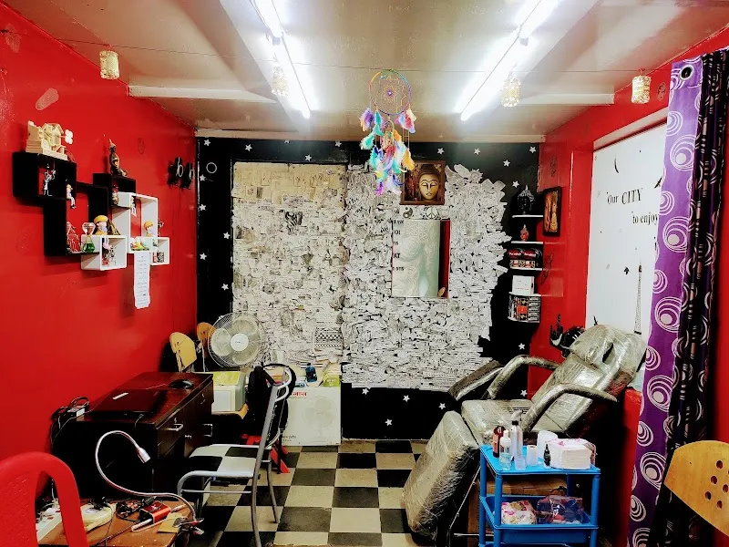 Smokin' Guns Tattoo Studio