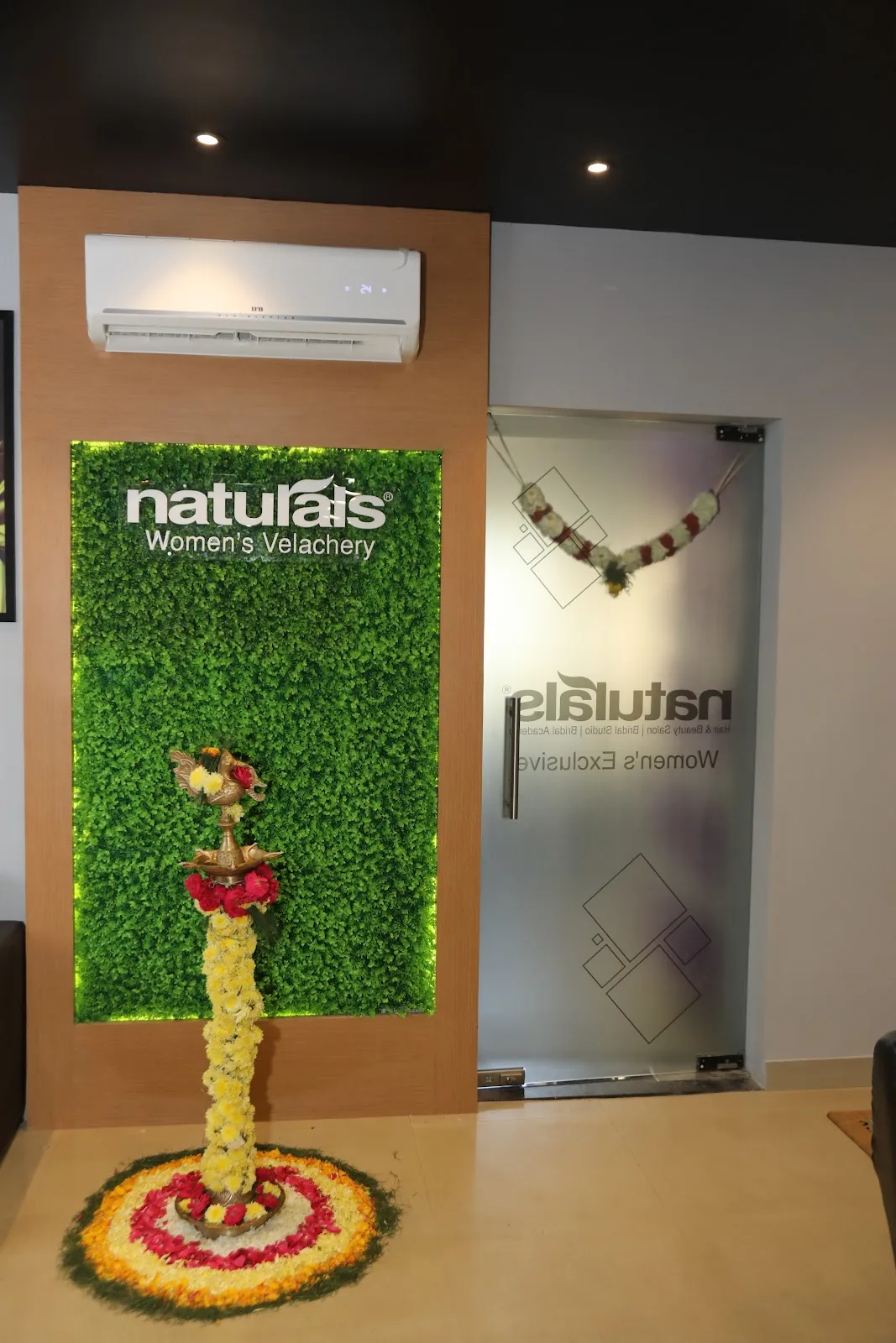 Naturals Salon Women's Exclusive