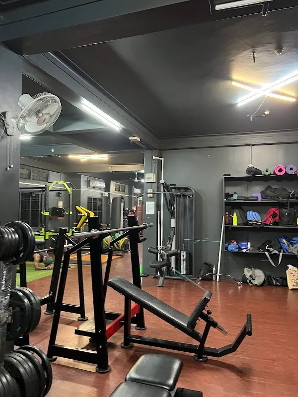 NECMERactive UNISEX Fitness Studio