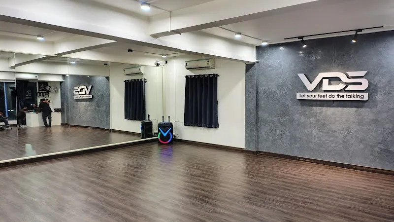 Vcrew Dance Studio
