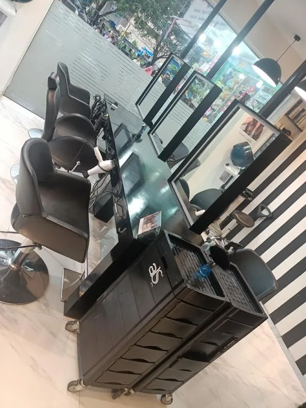 La Coiffure Salon - Anand Nagar