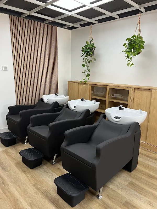 S & L Hair Studio