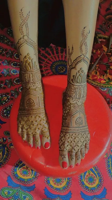Mehendi artist Riya dubey