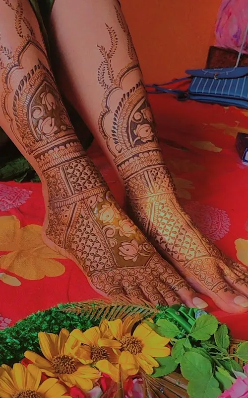 Mehendi artist Riya dubey
