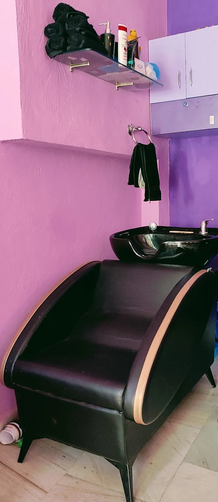 Dolly Beauty Salon