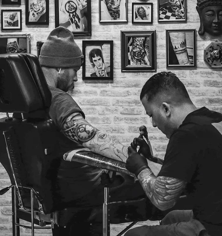 Roa Tattoo Artist