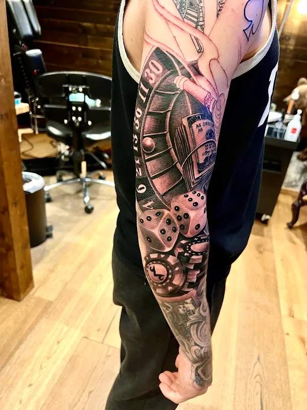 Roa Tattoo Artist