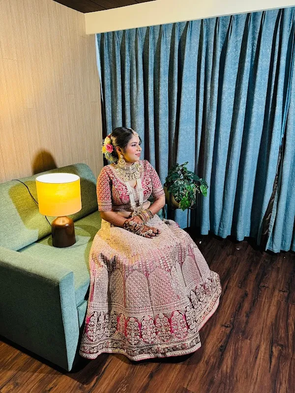 BLUSH UNISEX SALON & MAKEUP STUDIO