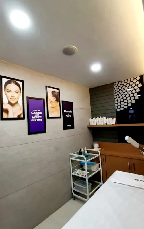 Naturals Hair and Beauty Salon