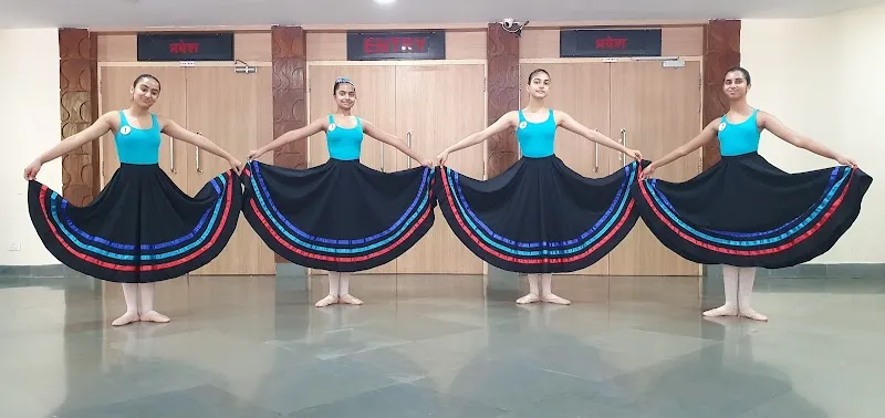 The School Of Classical Ballet And Western Dance