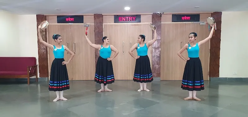 The School Of Classical Ballet And Western Dance