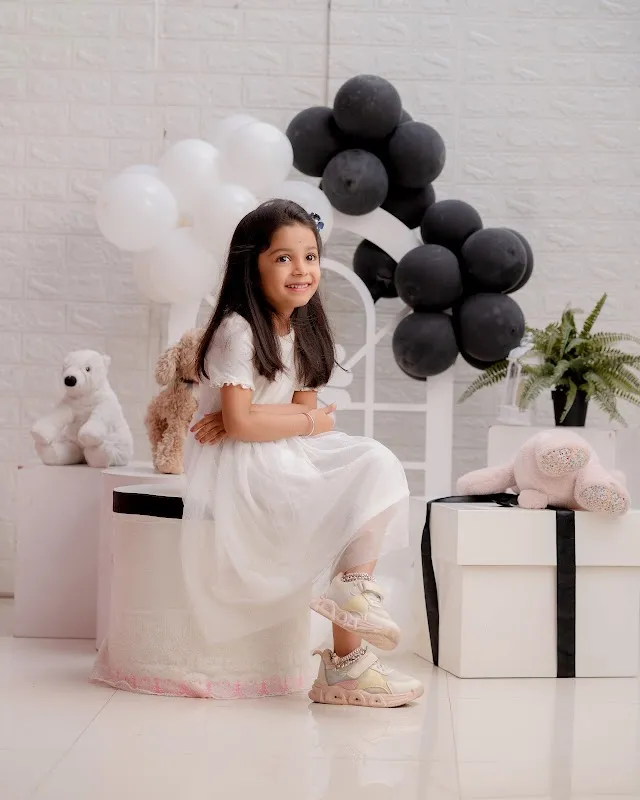 Shubham Photo Studio