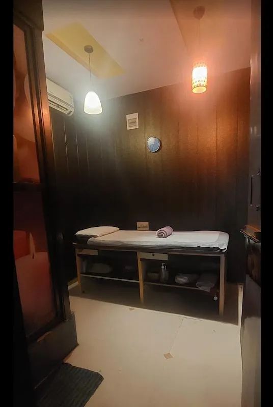 Royal Spa In Goregaon West | Thai Massage | Deep Tissue Massage | Dry Massage | Jacuzzi | Hammam