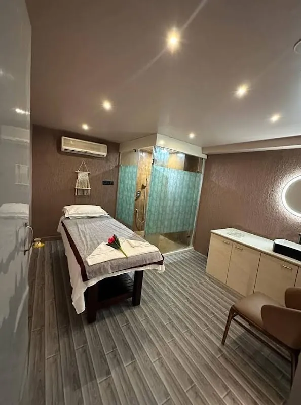 Royal Spa In Goregaon West | Thai Massage | Deep Tissue Massage | Dry Massage | Jacuzzi | Hammam