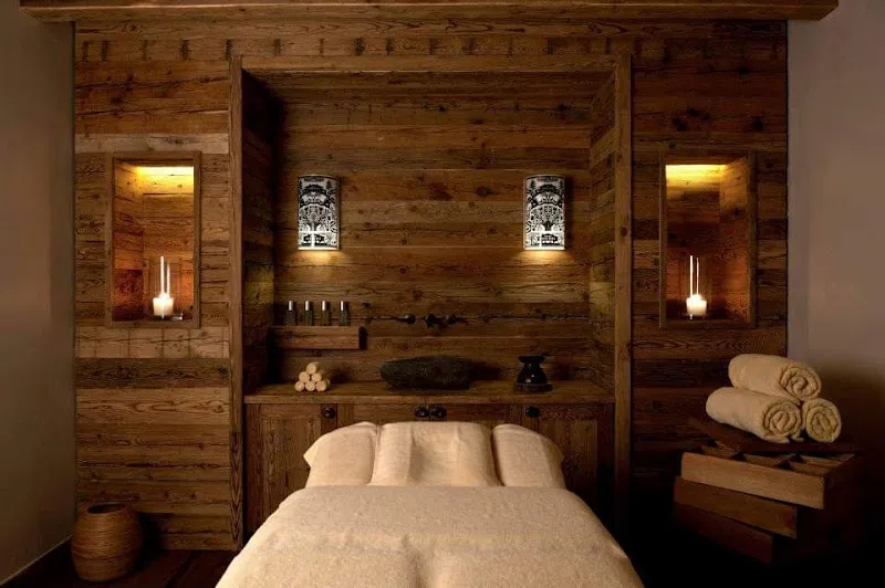 Royal Spa In Goregaon West | Thai Massage | Deep Tissue Massage | Dry Massage | Jacuzzi | Hammam