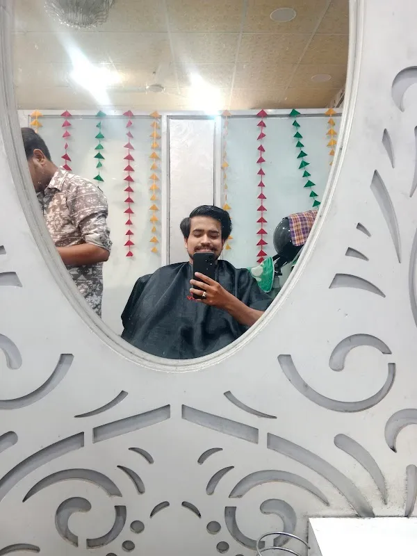 Royal Family Salon