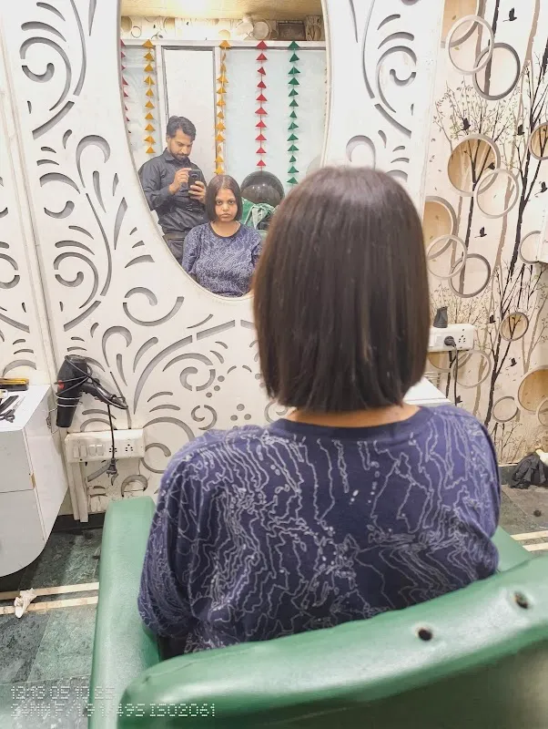 Royal Family Salon