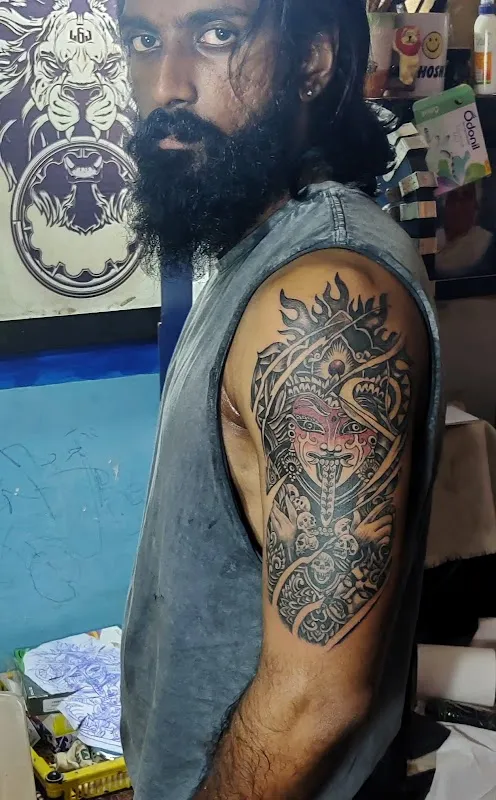 Artist Santosh Kumbar
