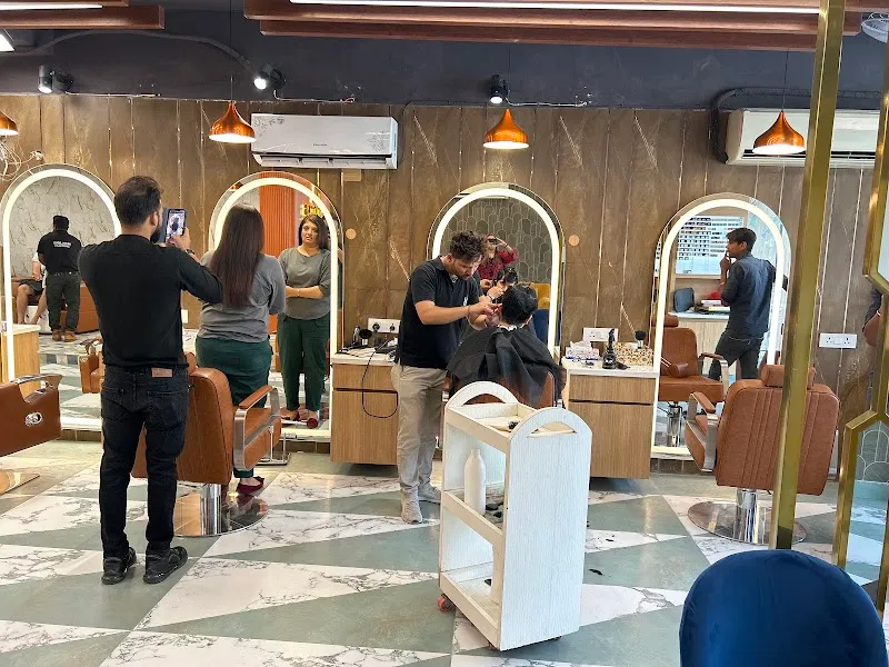 Headlocks Unisex Salon