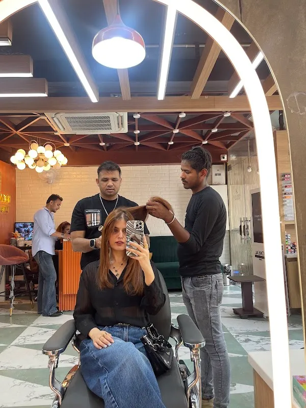 Headlocks Unisex Salon