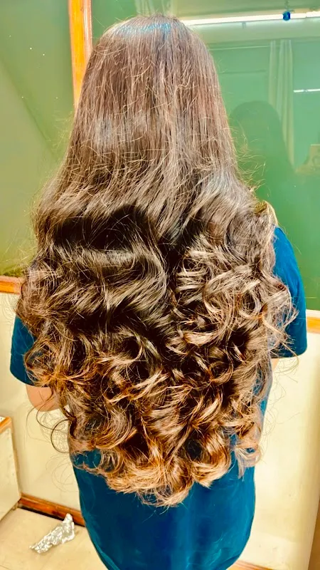 Kavitas Queens worth beauty salon and academy