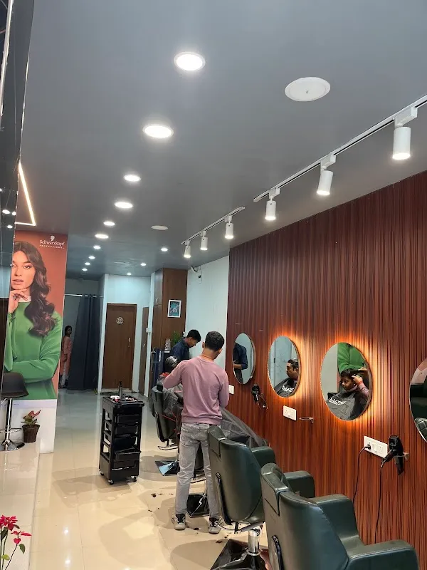 Valentino X Family Salon