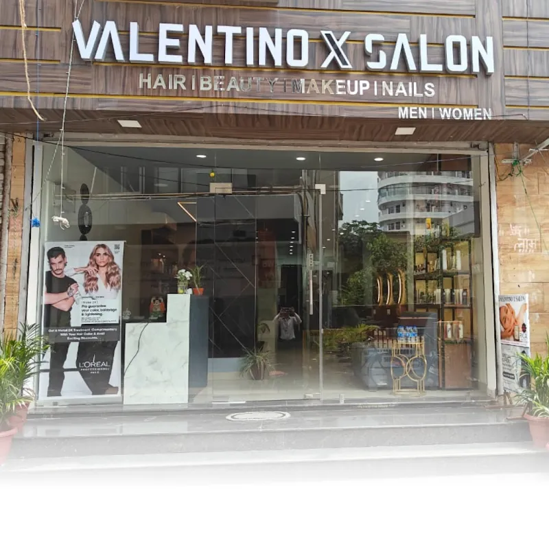Valentino X Family Salon
