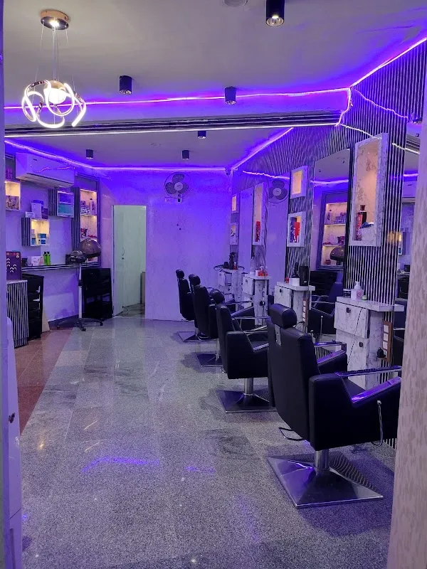 Buzz & Blush Unisex Salon
