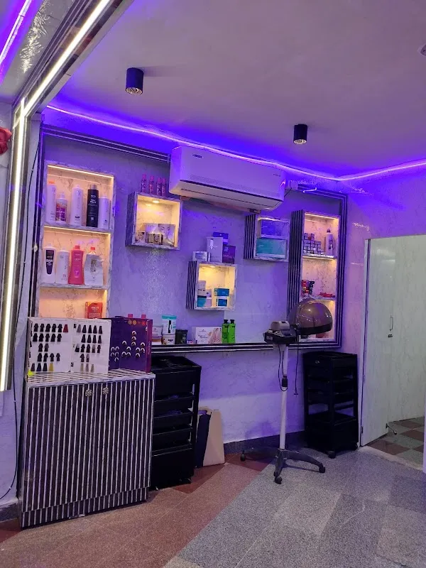 Buzz & Blush Unisex Salon