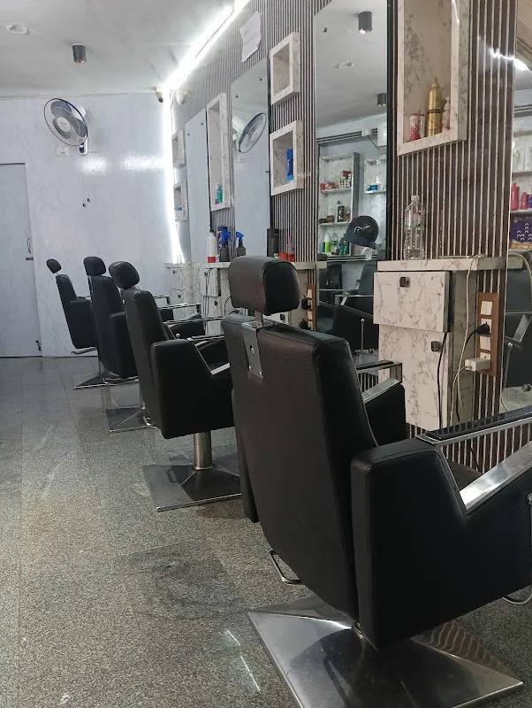 Buzz & Blush Unisex Salon