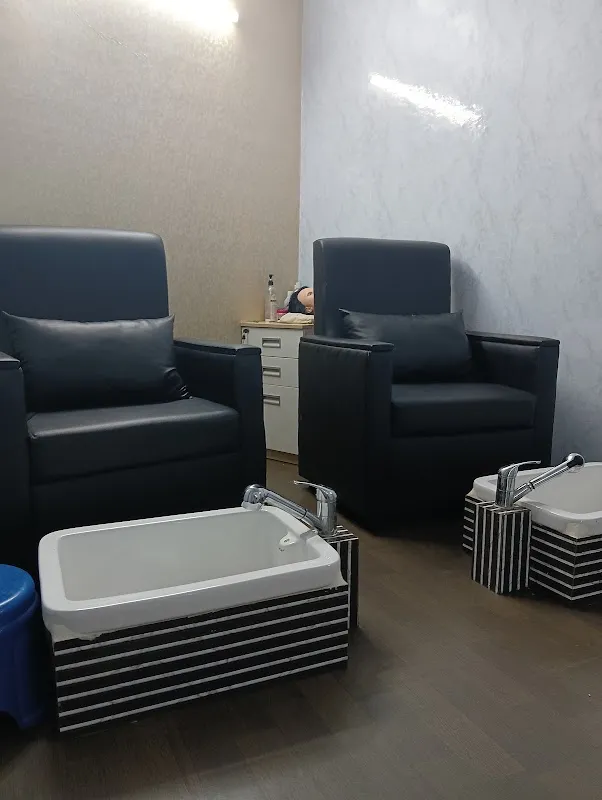 Buzz & Blush Unisex Salon