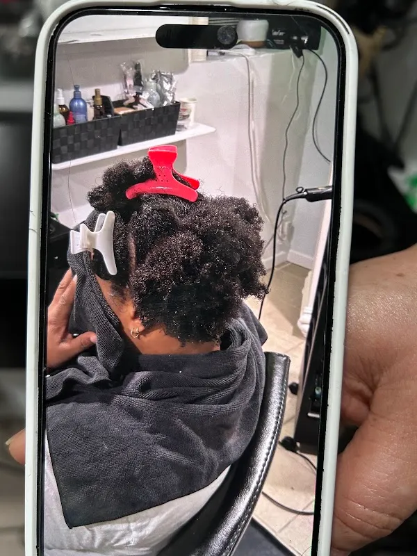 E.Y Beauty Salon - Dominican Stylist