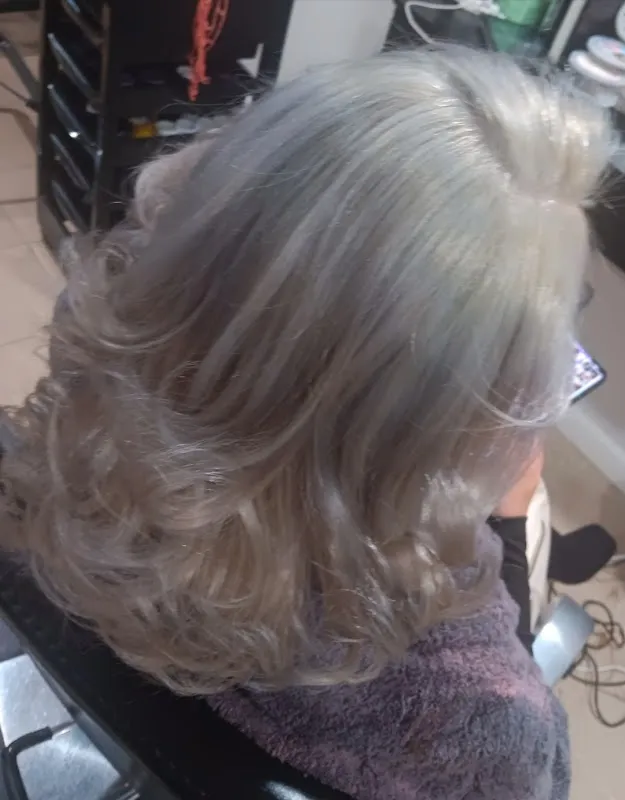 E.Y Beauty Salon - Dominican Stylist