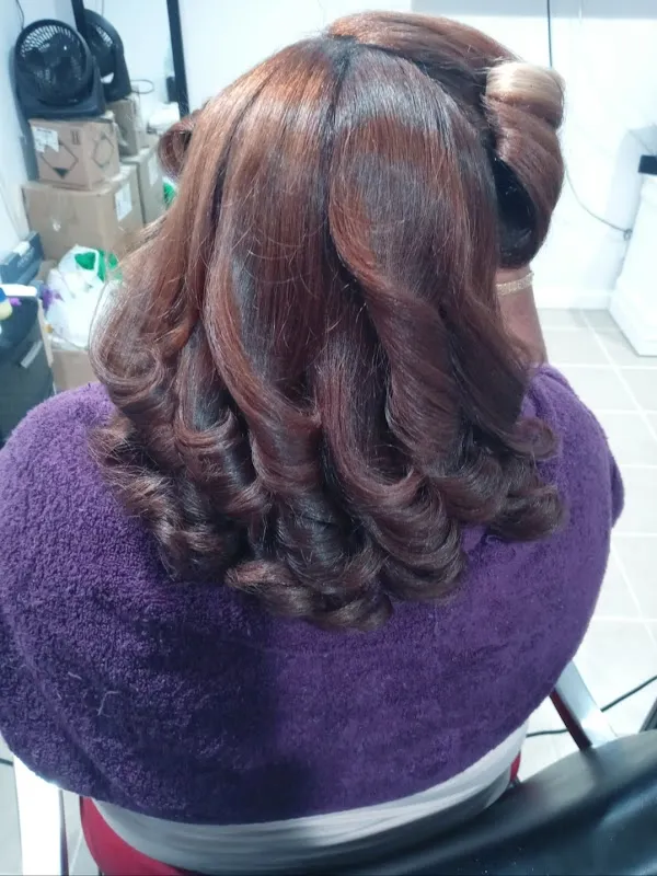 E.Y Beauty Salon - Dominican Stylist