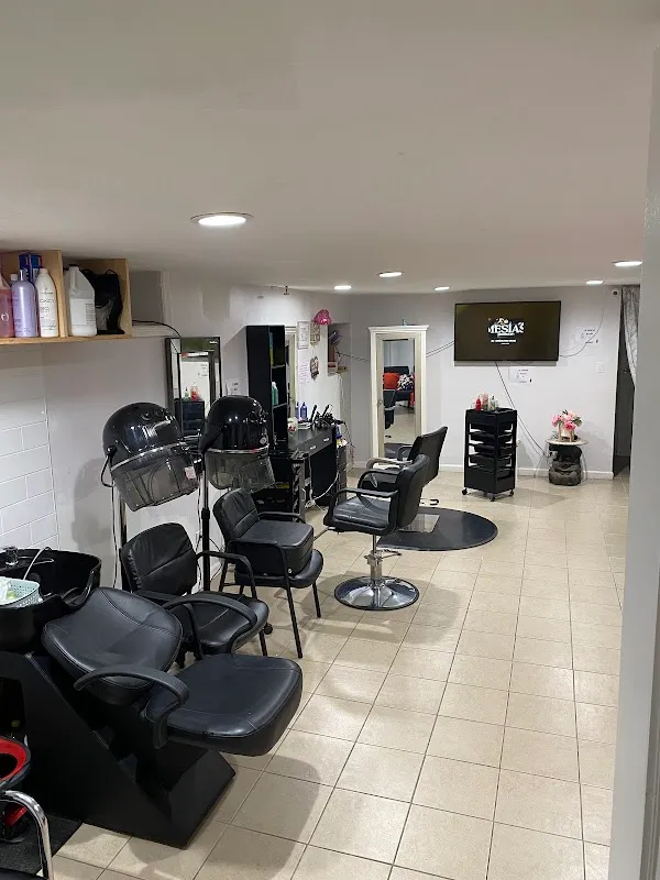 E.Y Beauty Salon - Dominican Stylist