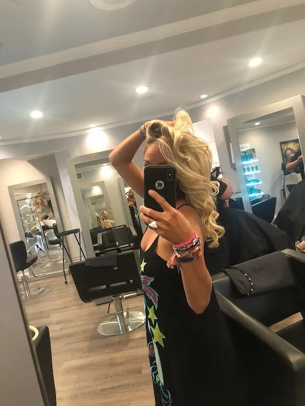 Di’Nostri Salon