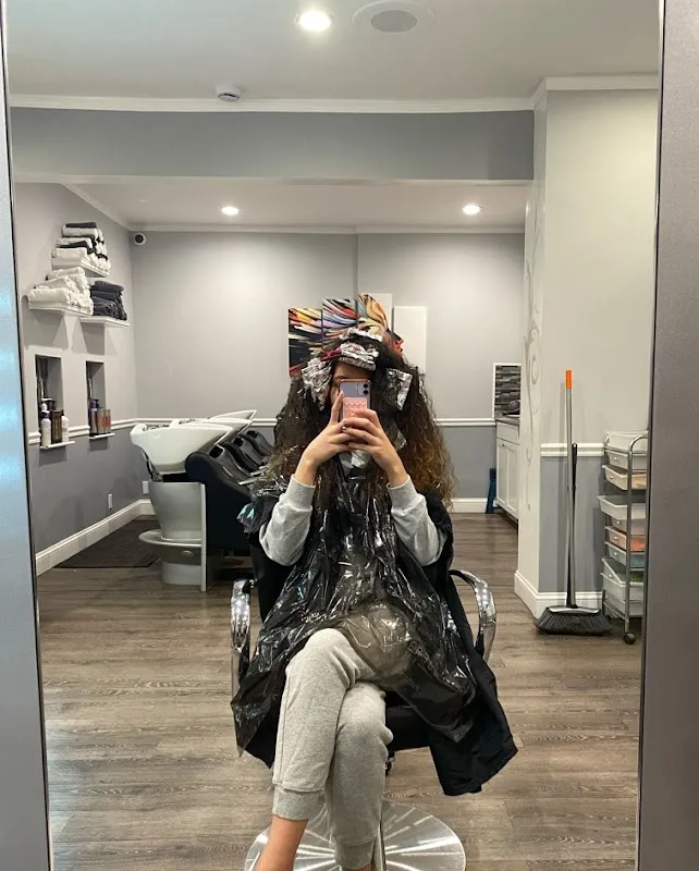 Di’Nostri Salon