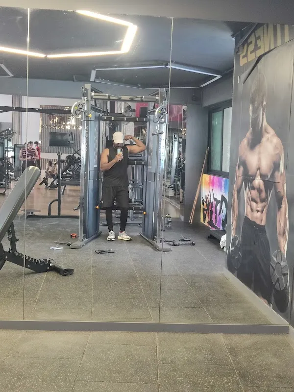 THE RAW GYMSPORTS CLUB